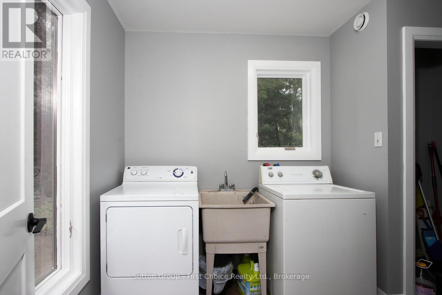 10263 Daniel Avenue, Lambton Shores, Ontario  N0M 1T0 - Photo 37 - X12077724