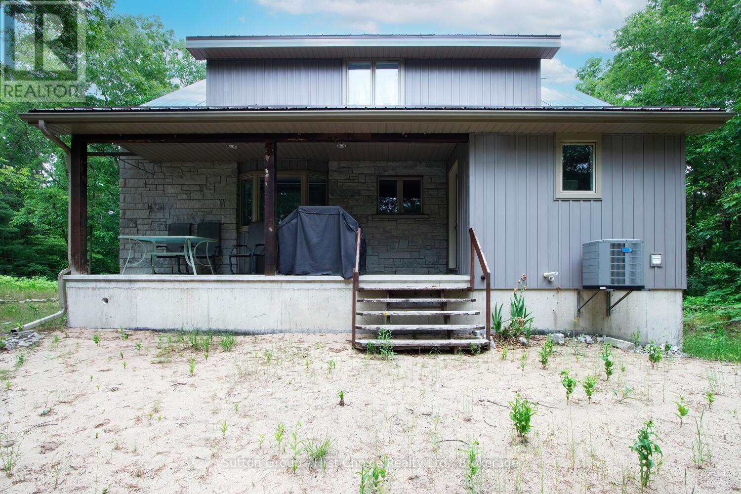 10263 Daniel Avenue, Lambton Shores, Ontario  N0M 1T0 - Photo 38 - X12077724