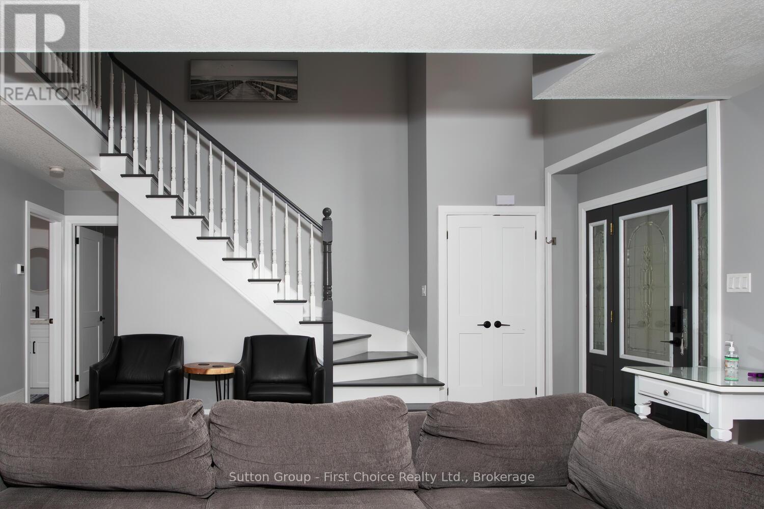 10263 Daniel Avenue, Lambton Shores, Ontario  N0M 1T0 - Photo 4 - X12077724