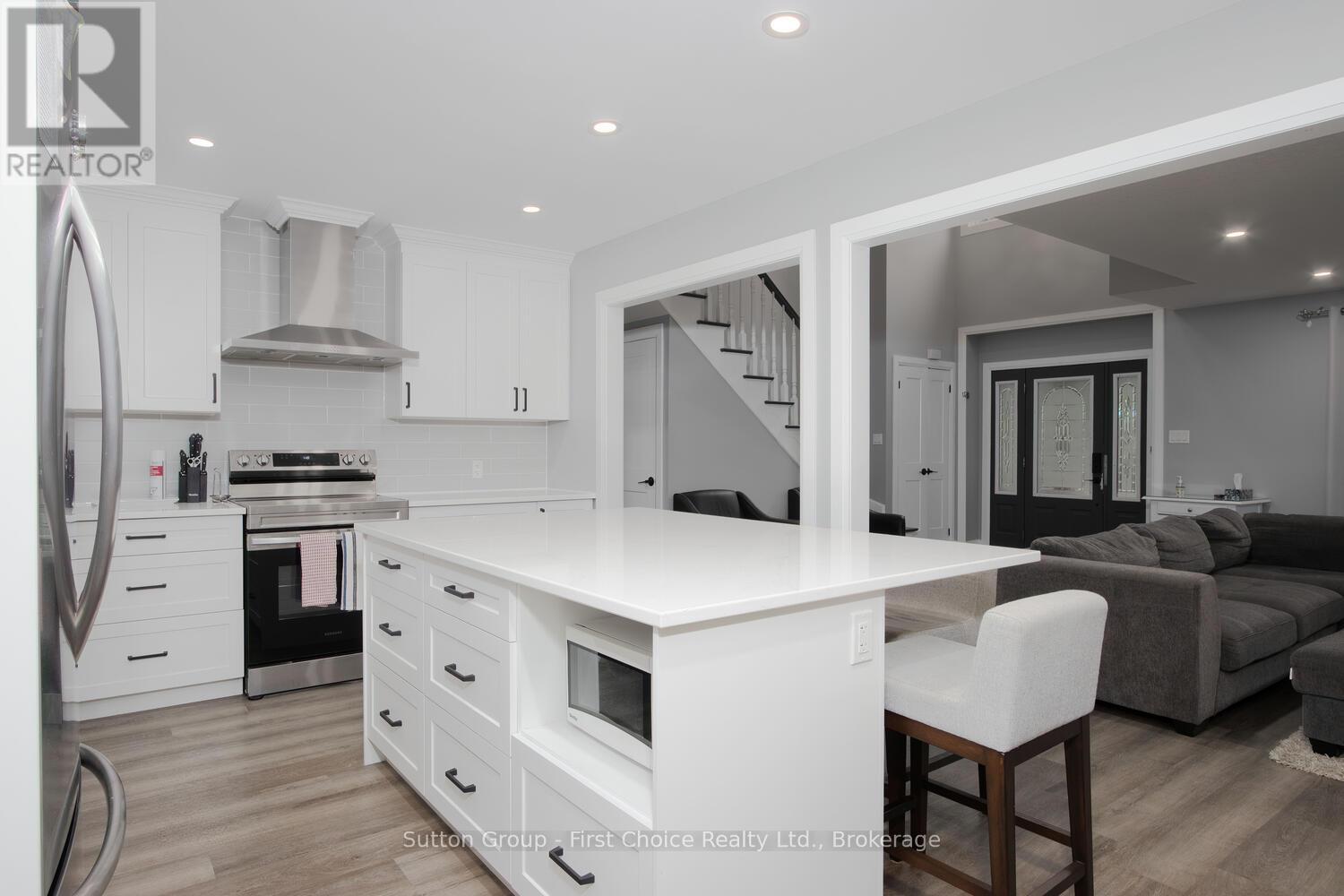 10263 Daniel Avenue, Lambton Shores, Ontario  N0M 1T0 - Photo 8 - X12077724