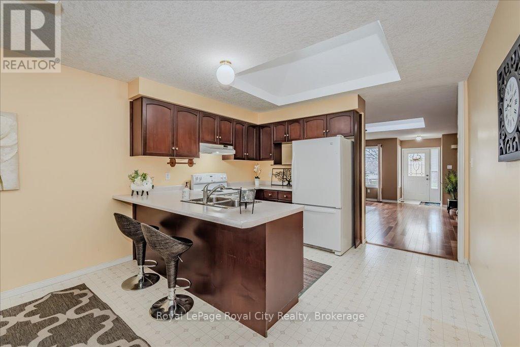 85 Inverness Drive, Guelph, Ontario  N1E 6E4 - Photo 10 - X12077750