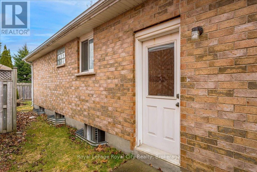 85 Inverness Drive, Guelph, Ontario  N1E 6E4 - Photo 33 - X12077750