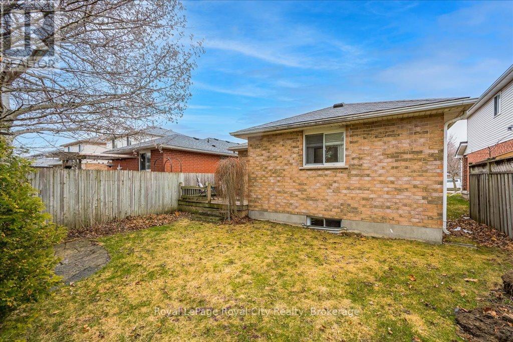 85 Inverness Drive, Guelph, Ontario  N1E 6E4 - Photo 34 - X12077750