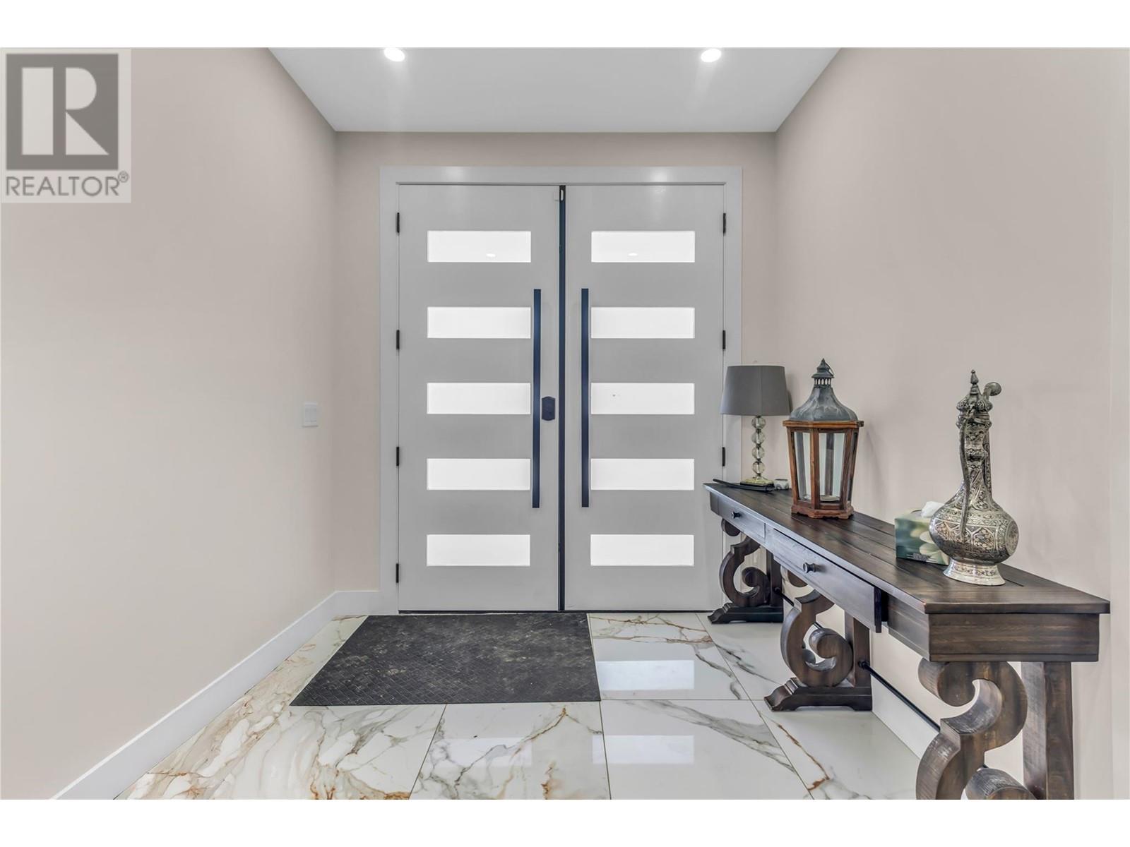 1189 Lone Pine Drive, Kelowna, British Columbia  V1P 0A5 - Photo 4 - 10341451