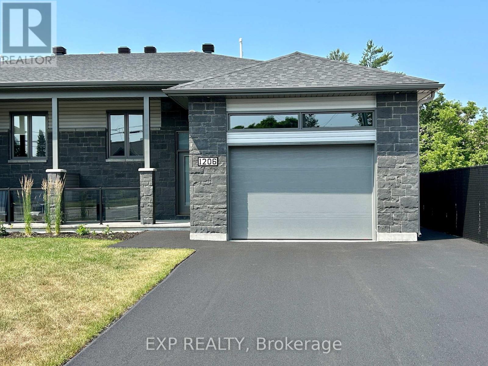 1206 Ste Marie Street, Russell, Ontario  K0A 1W0 - Photo 1 - X12077822