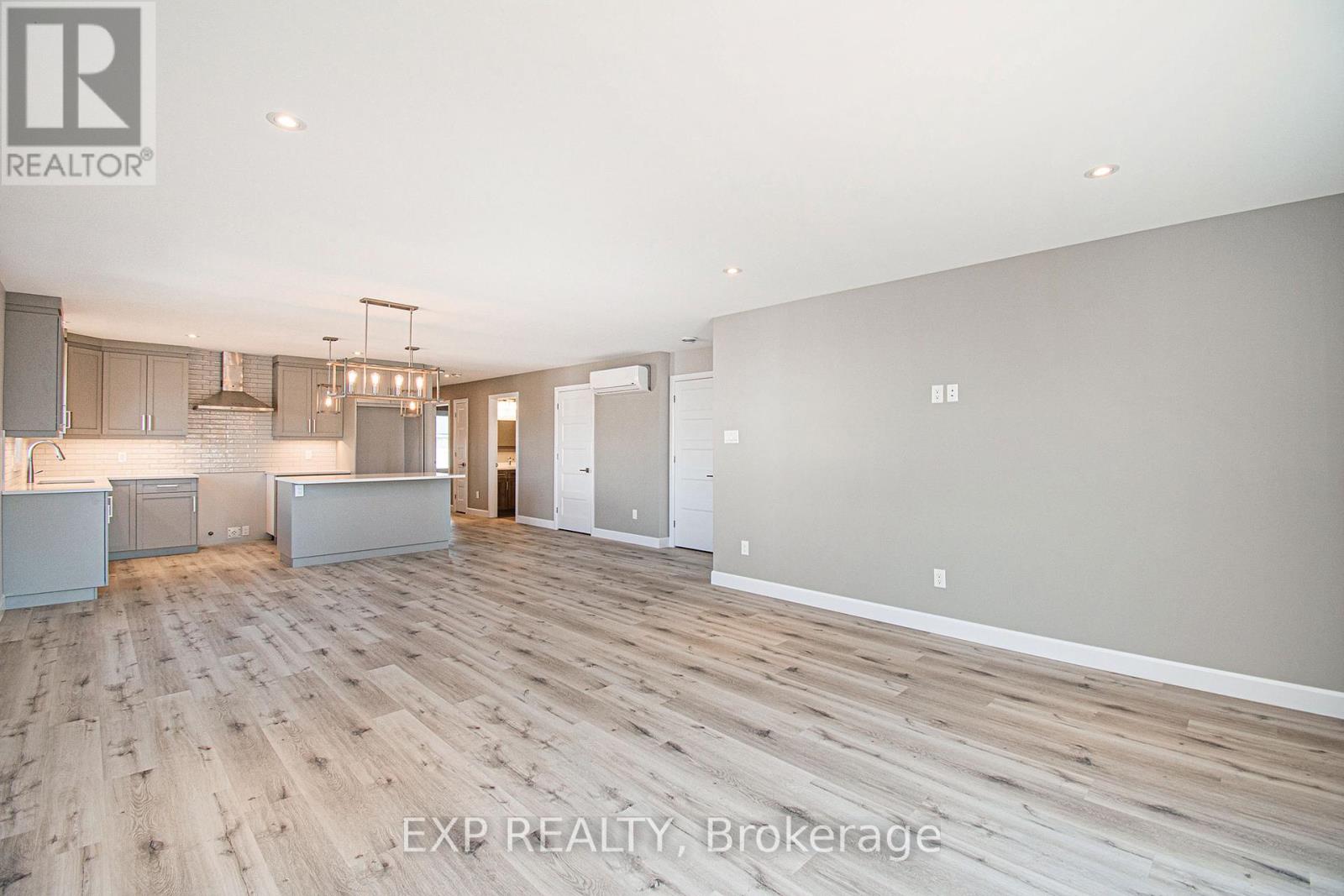 1206 Ste Marie Street, Russell, Ontario  K0A 1W0 - Photo 6 - X12077822