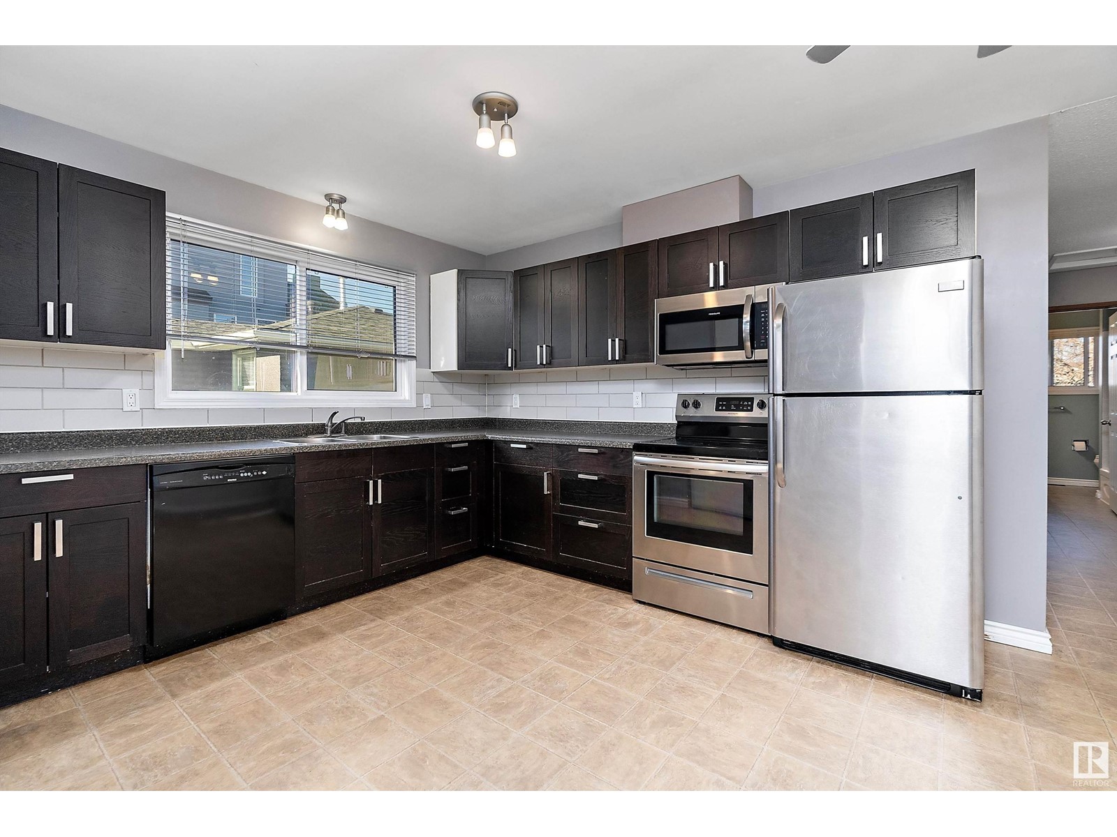 Property at 7815 103 AV NW image 3