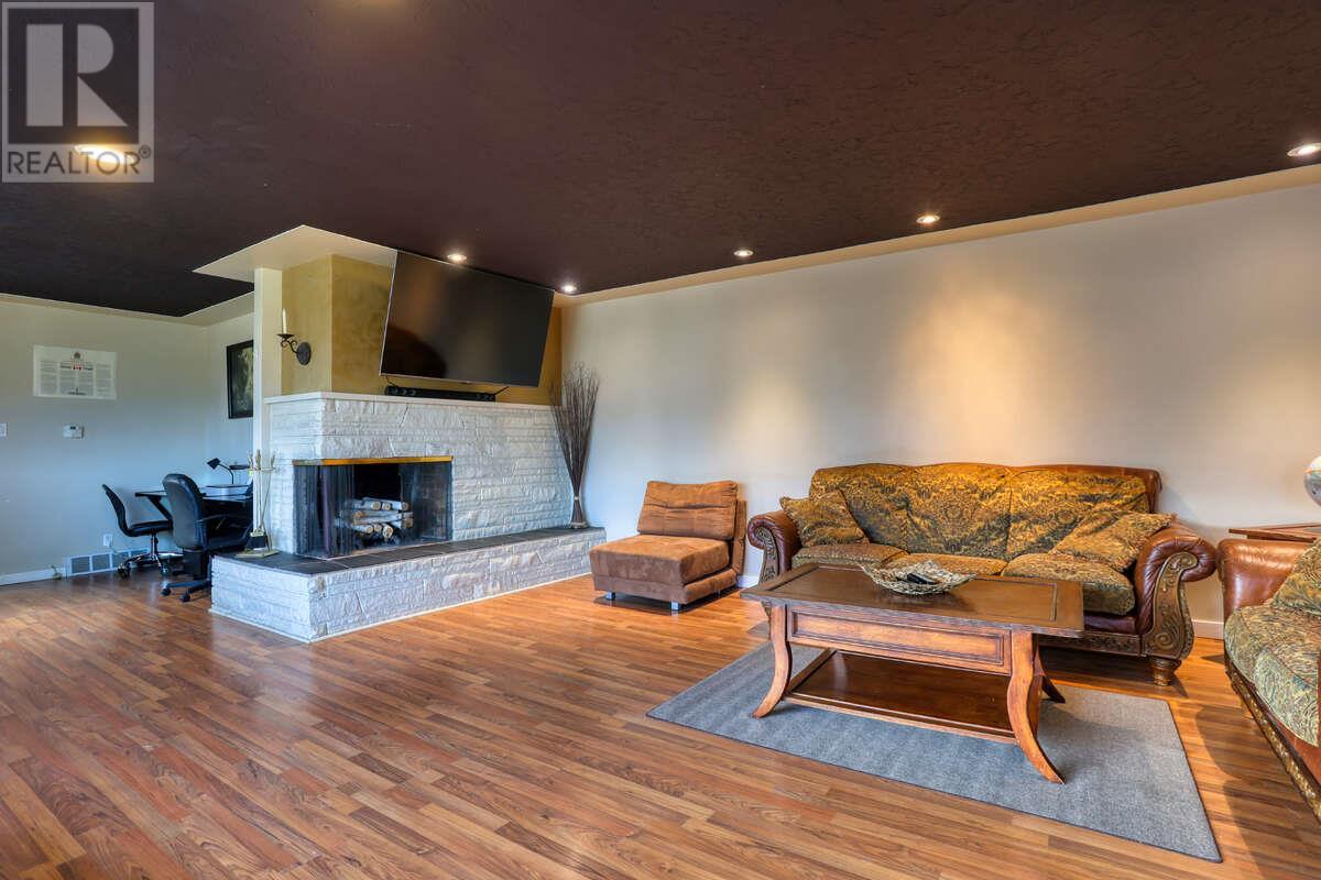 Property at 948 Warren Lane image 3