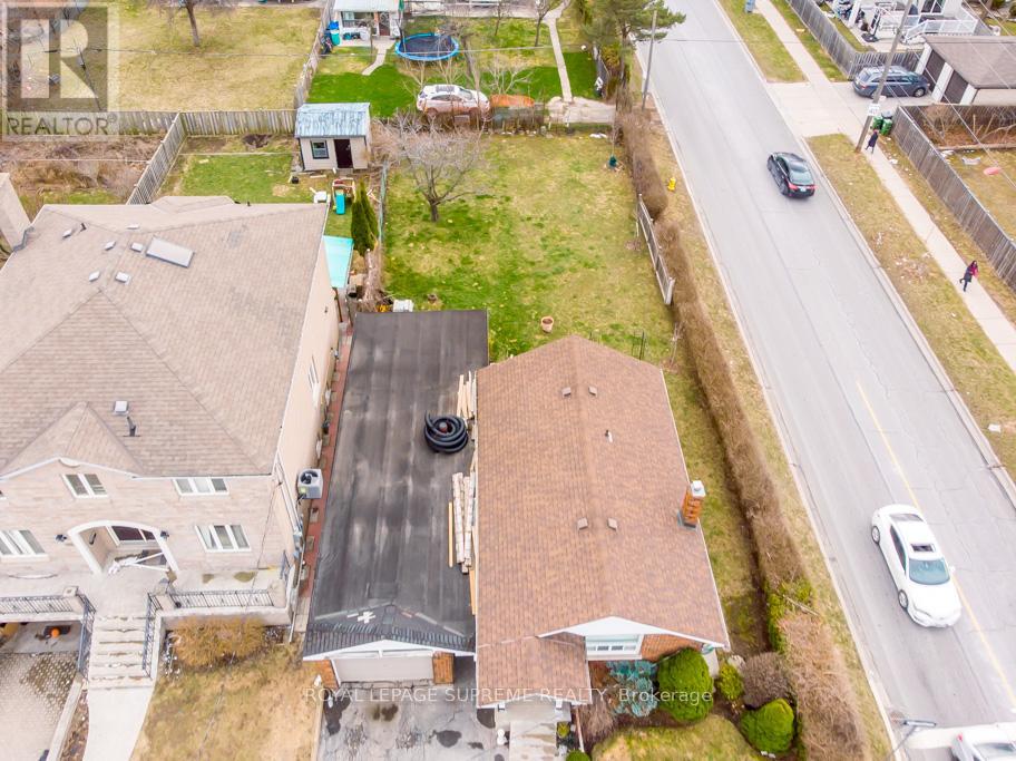 109 Regina Avenue, Toronto, Ontario  M6A 1R5 - Photo 15 - C12077700