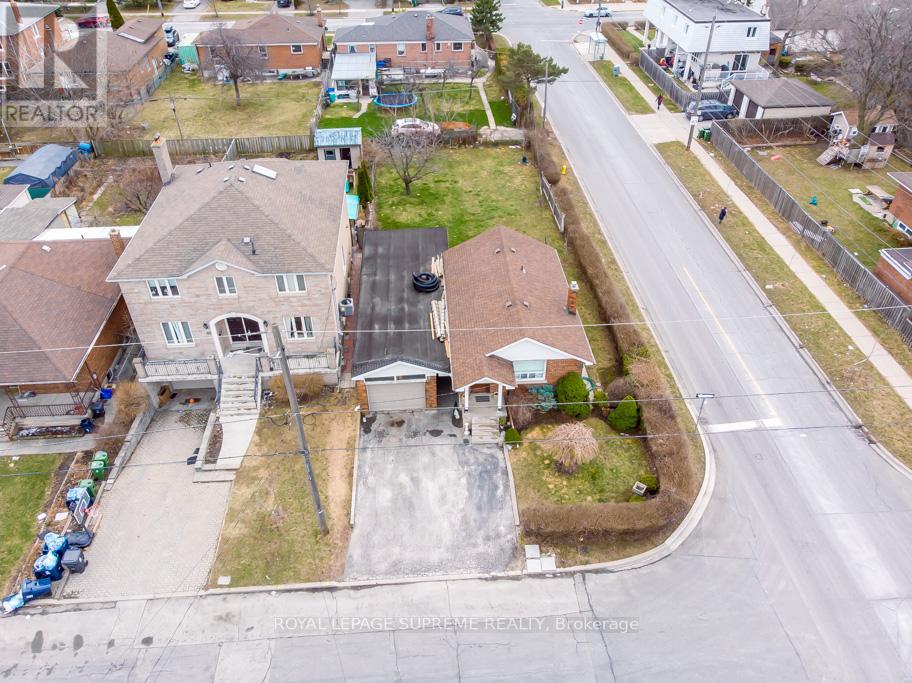 109 Regina Avenue, Toronto, Ontario  M6A 1R5 - Photo 16 - C12077700