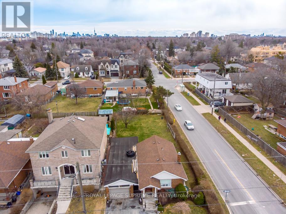 109 Regina Avenue, Toronto, Ontario  M6A 1R5 - Photo 17 - C12077700