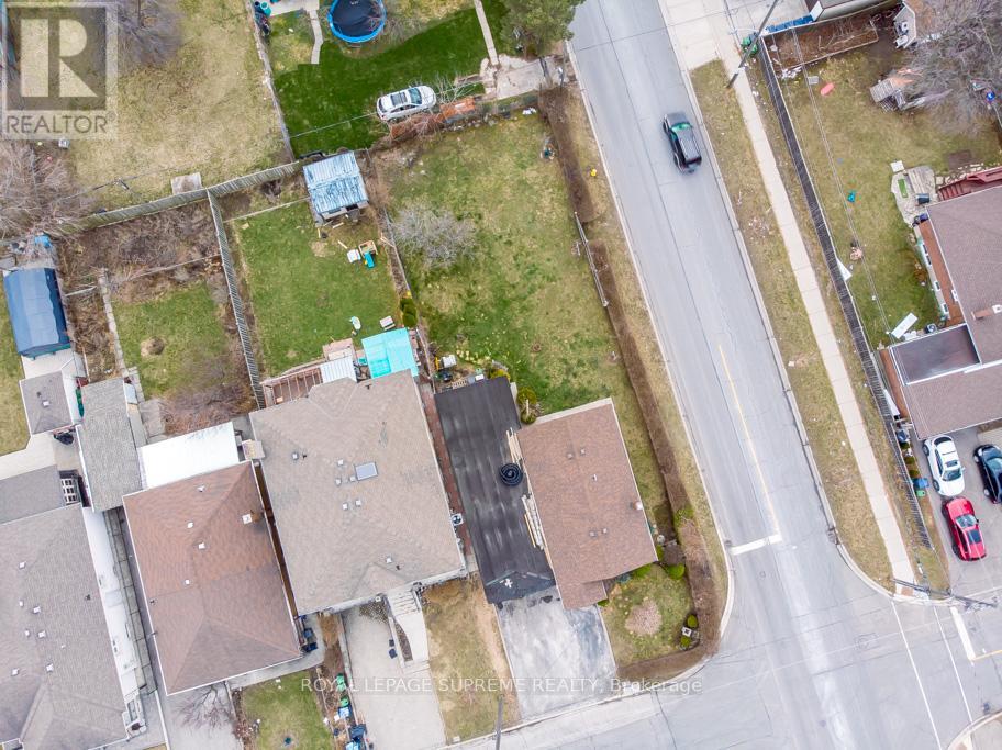 109 Regina Avenue, Toronto, Ontario  M6A 1R5 - Photo 19 - C12077700