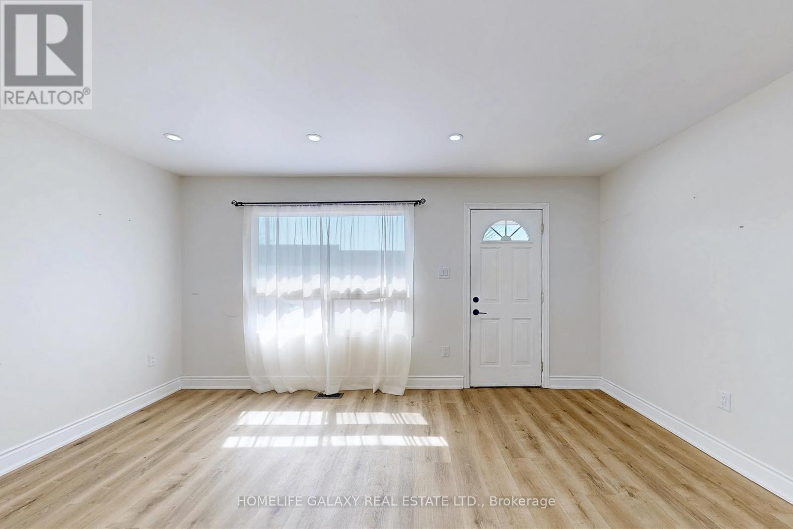 Property at 16 QUEEN STREET image 3