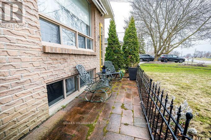 Property at 136 PATTERSON STREET N image 3