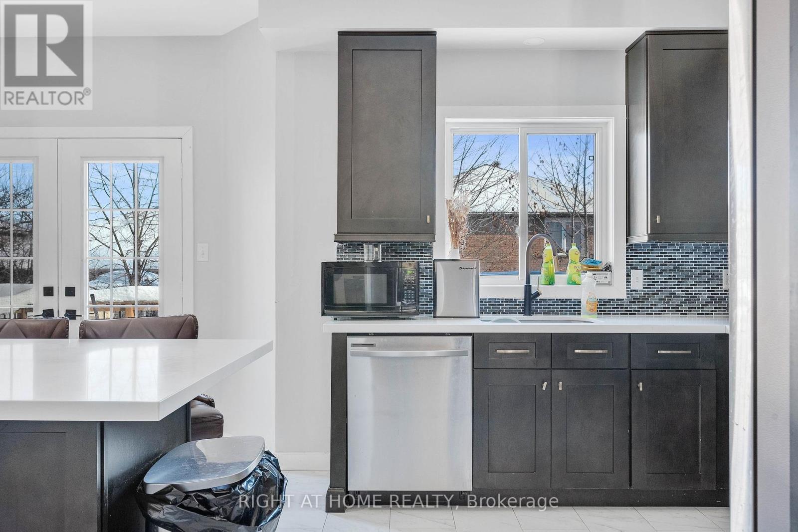 262 Livingstone Street E, Barrie, Ontario  L4M 6N6 - Photo 9 - S12077739