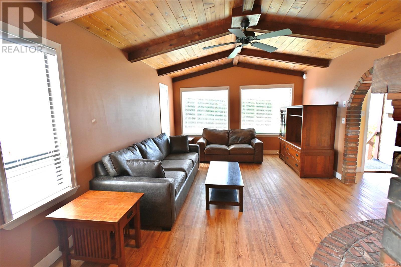Property at 3015 Country Close image 4