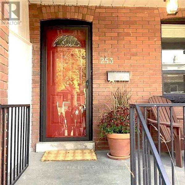 Property at 253 MCROBERTS AVENUE image 3