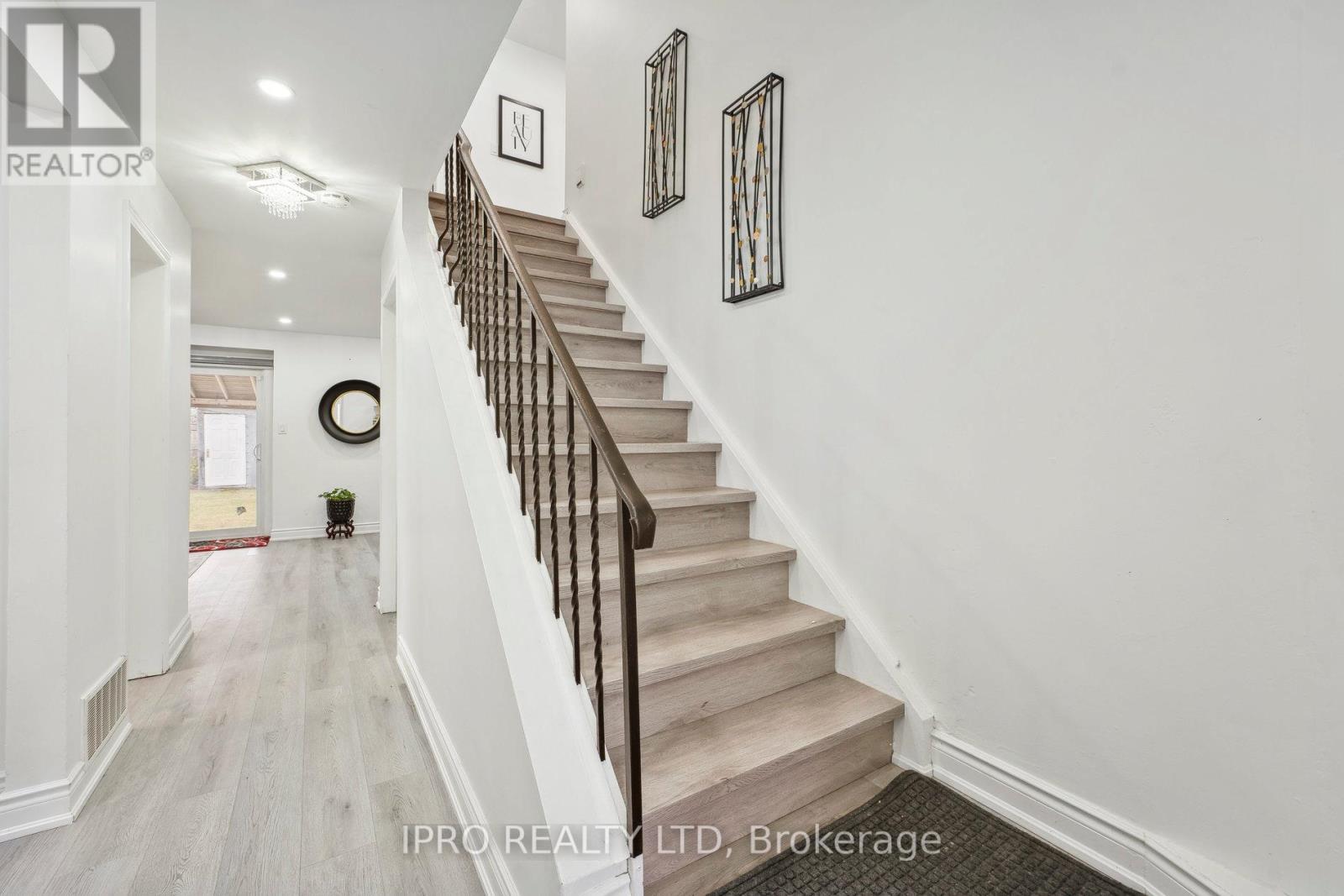 3420 Monica Drive, Mississauga, Ontario  L4T 3E7 - Photo 22 - W12077681