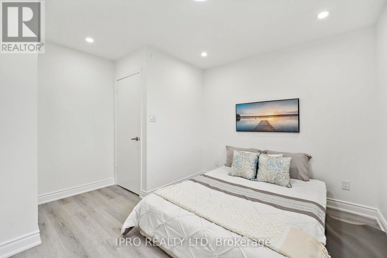 3420 Monica Drive, Mississauga, Ontario  L4T 3E7 - Photo 30 - W12077681