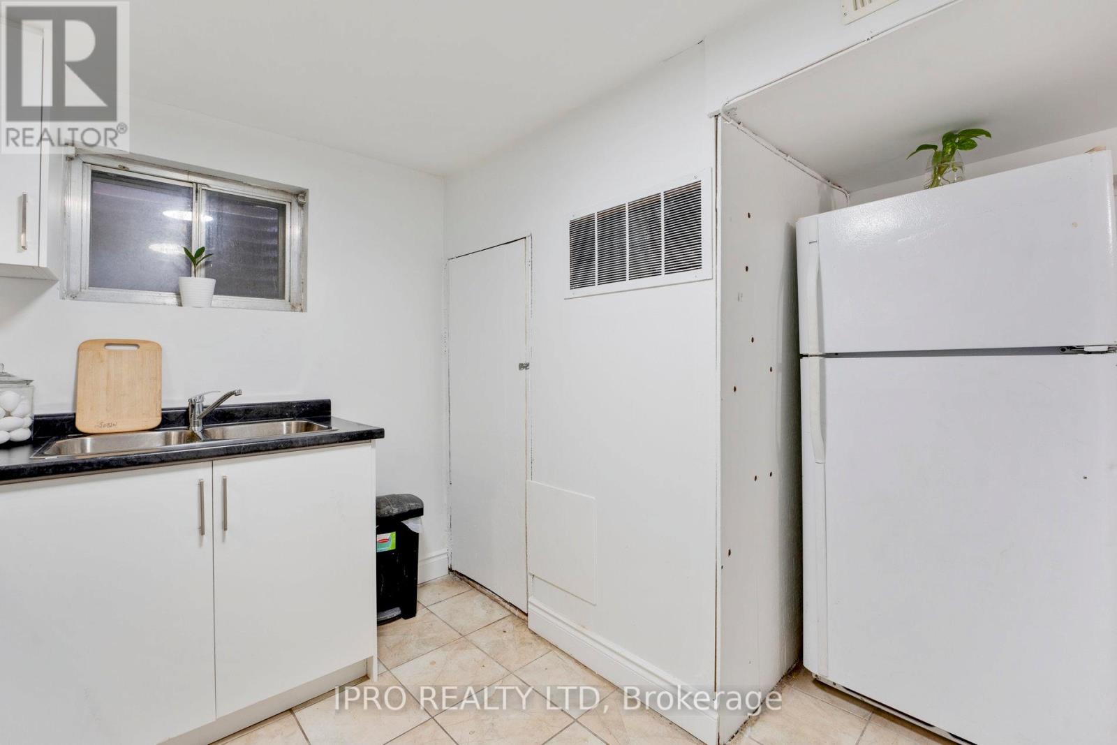 3420 Monica Drive, Mississauga, Ontario  L4T 3E7 - Photo 43 - W12077681
