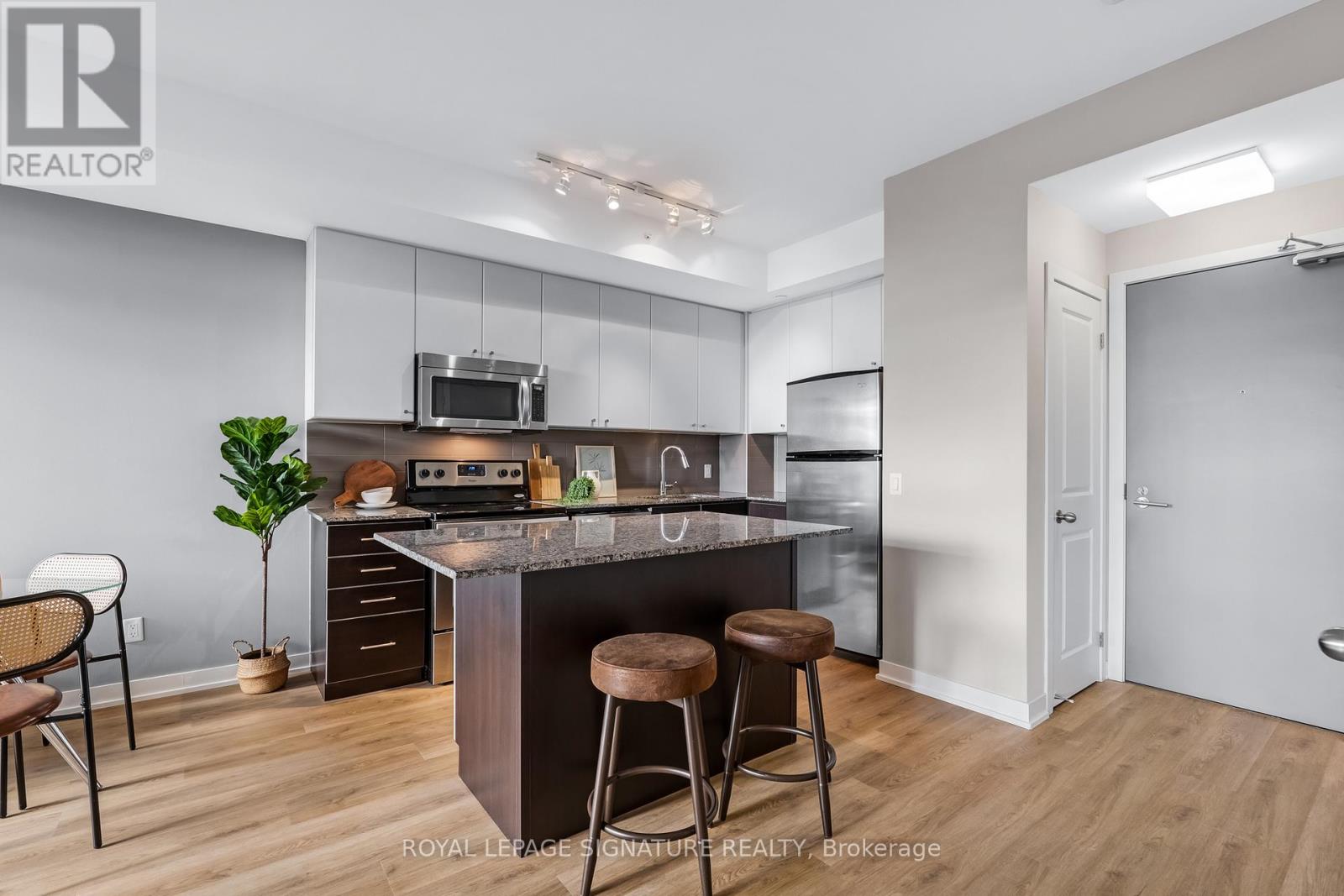 403 - 8 Fieldway Road, Toronto, Ontario  M8Z 0C3 - Photo 6 - W12077715