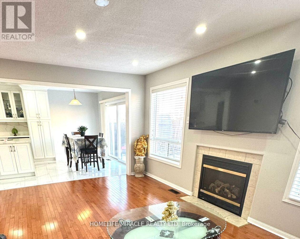 24 Zimmer Street, Brampton, Ontario  L6S 6L3 - Photo 4 - W12077726