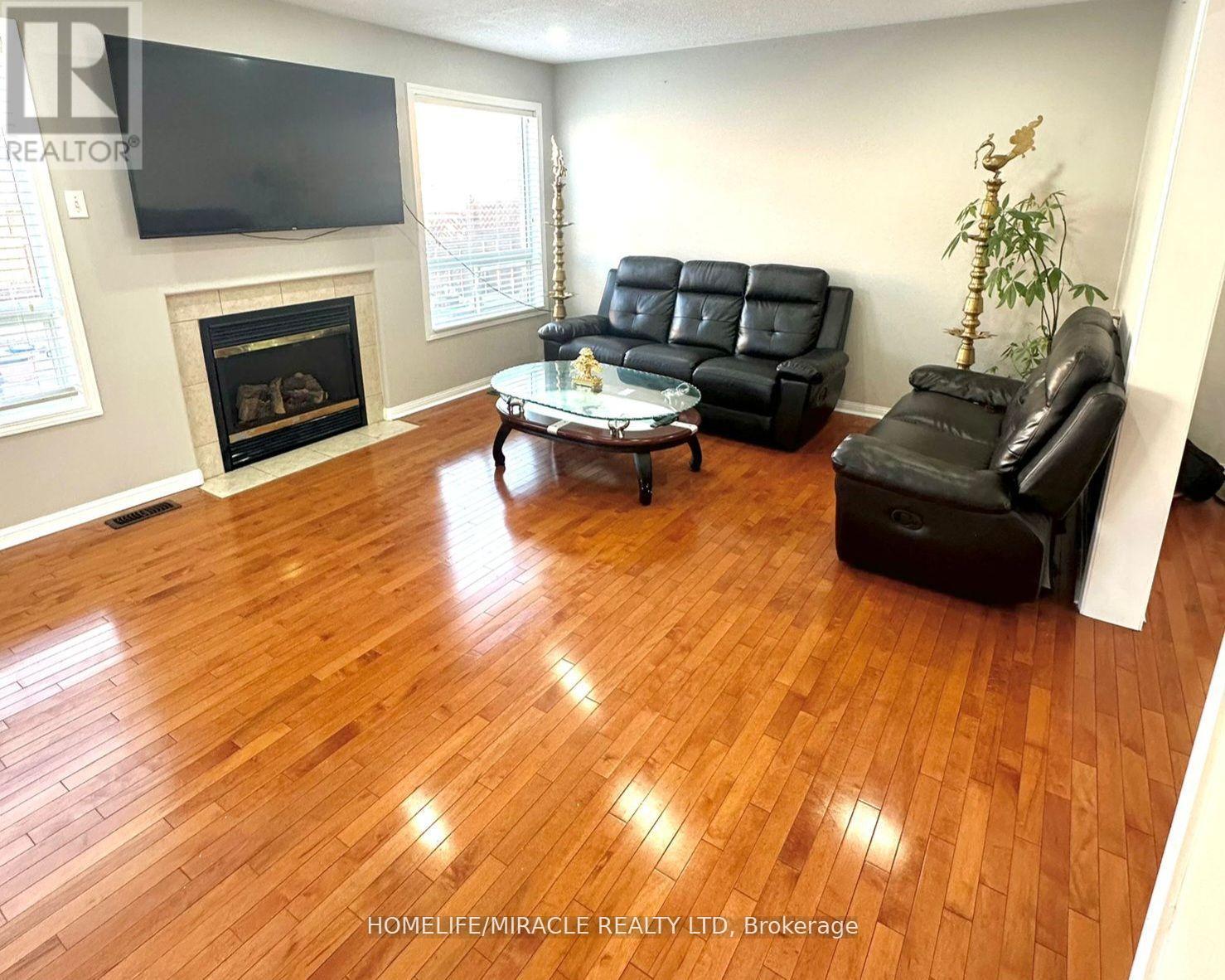 24 Zimmer Street, Brampton, Ontario  L6S 6L3 - Photo 5 - W12077726