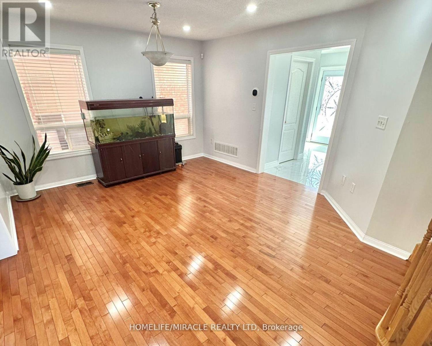 24 Zimmer Street, Brampton, Ontario  L6S 6L3 - Photo 6 - W12077726