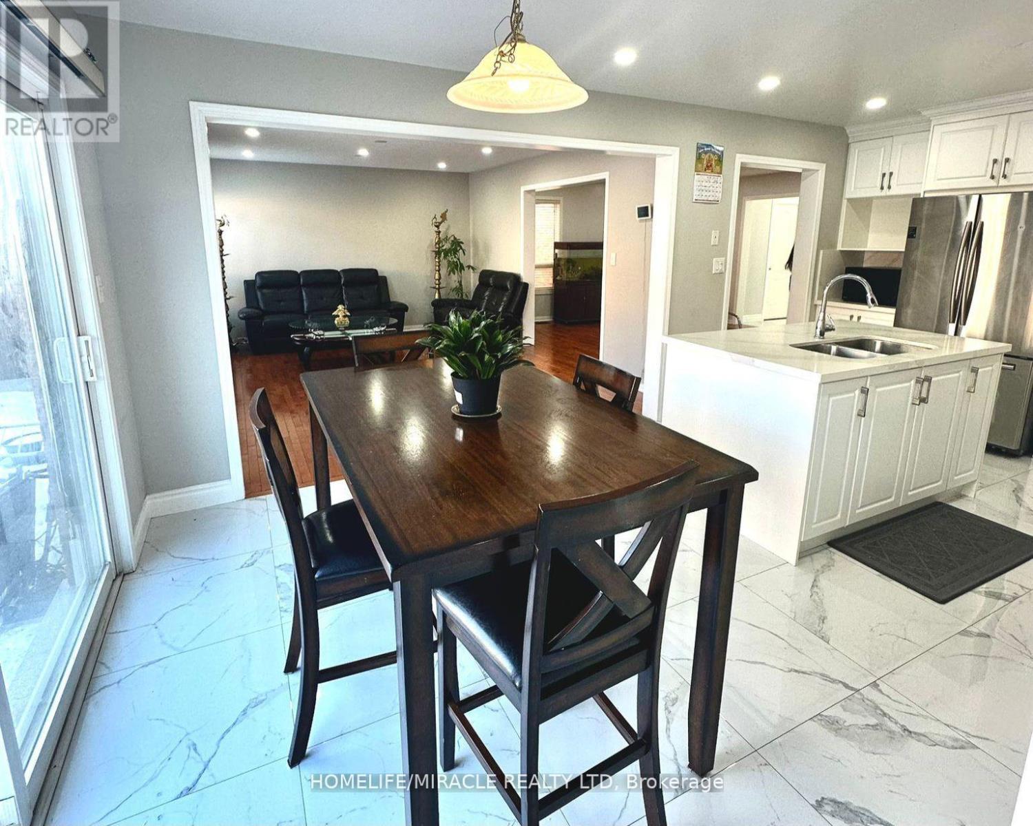 24 Zimmer Street, Brampton, Ontario  L6S 6L3 - Photo 7 - W12077726