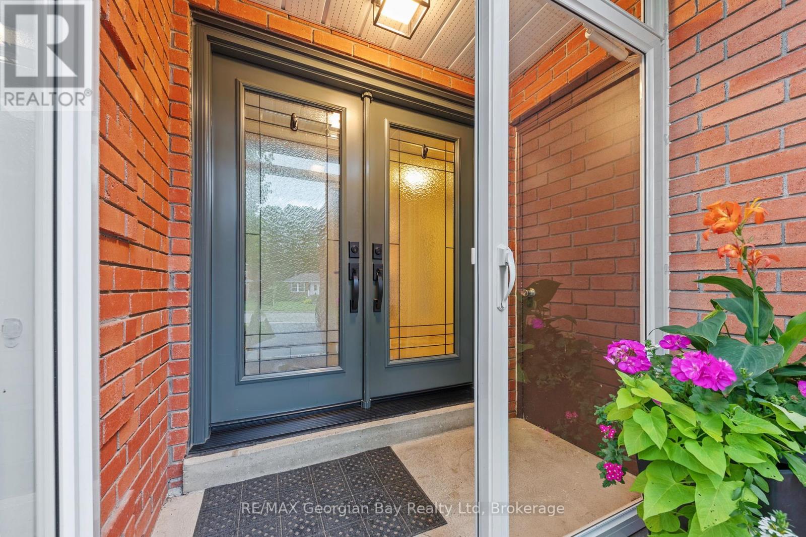Property at 992 DOMINION AVENUE image 3