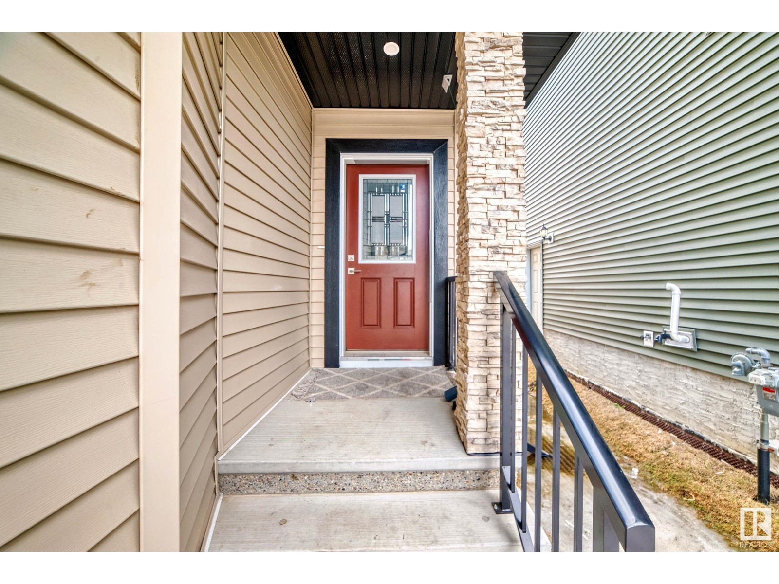 Property at 6603 37 AV image 2