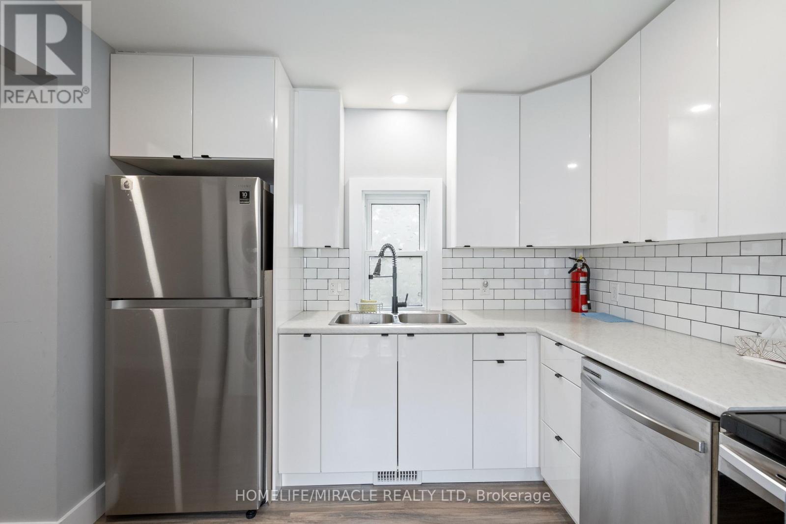 6333 Skinner Street, Niagara Falls (217 - Arad/fallsview), Ontario  L2G 2Y6 - Photo 9 - X12077769
