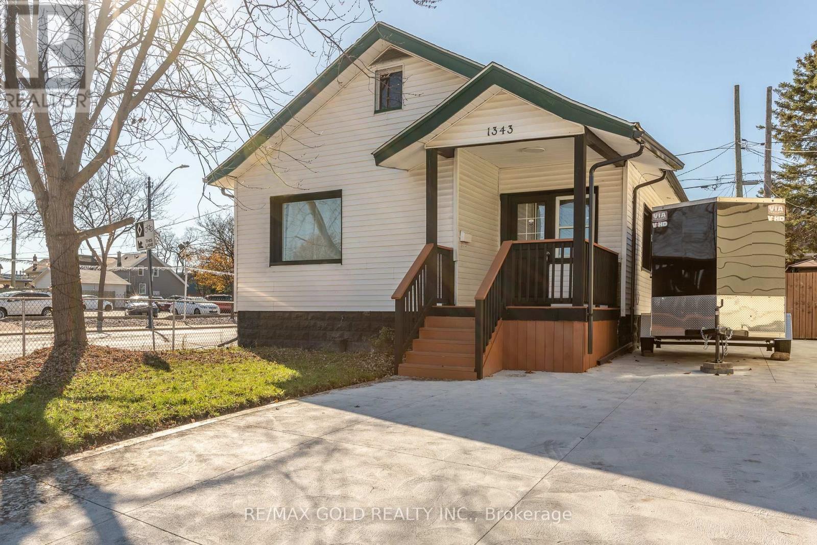 1343 Lillian Avenue N, Windsor, Ontario  N8X 4A4 - Photo 1 - X12077806