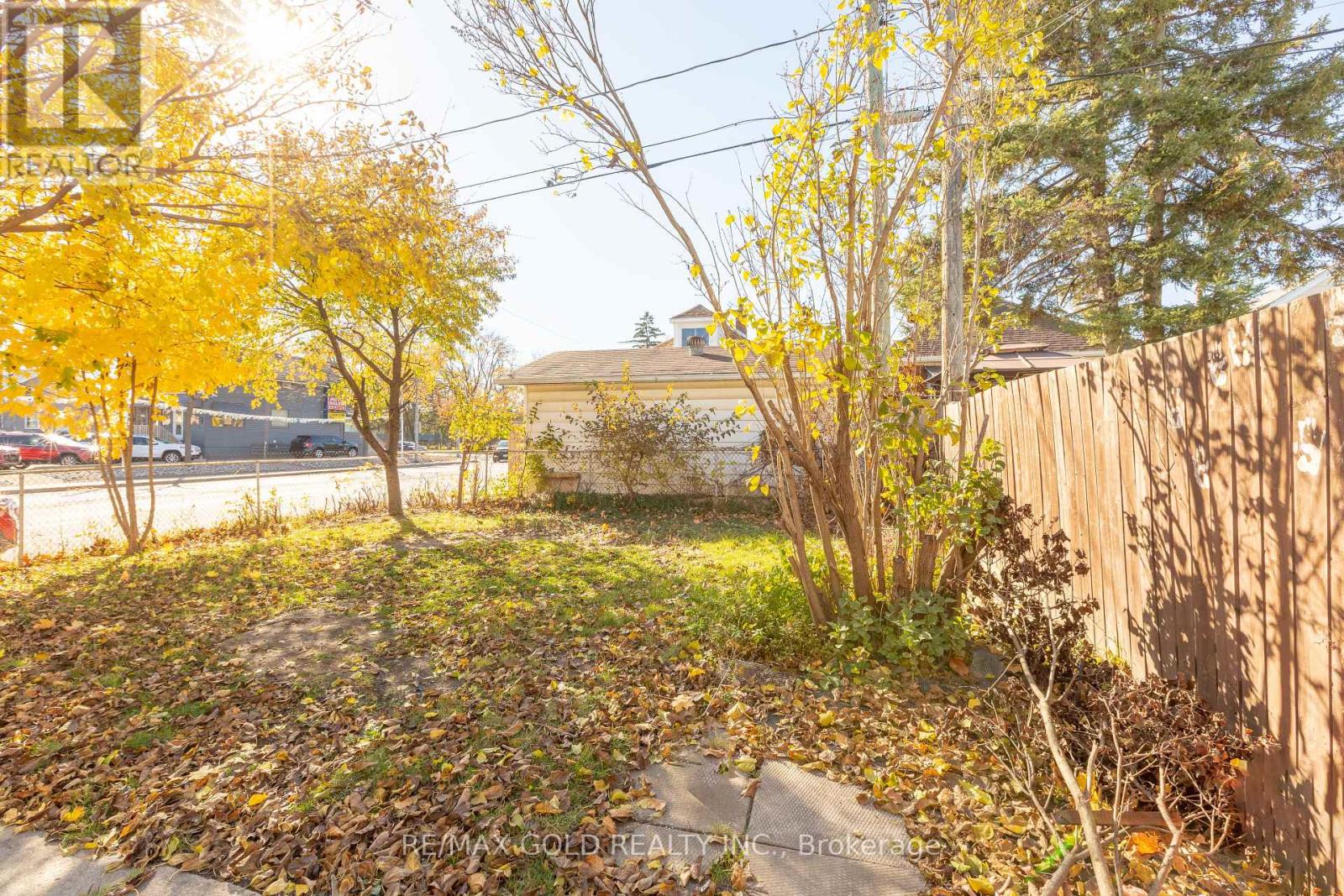 1343 Lillian Avenue N, Windsor, Ontario  N8X 4A4 - Photo 4 - X12077806