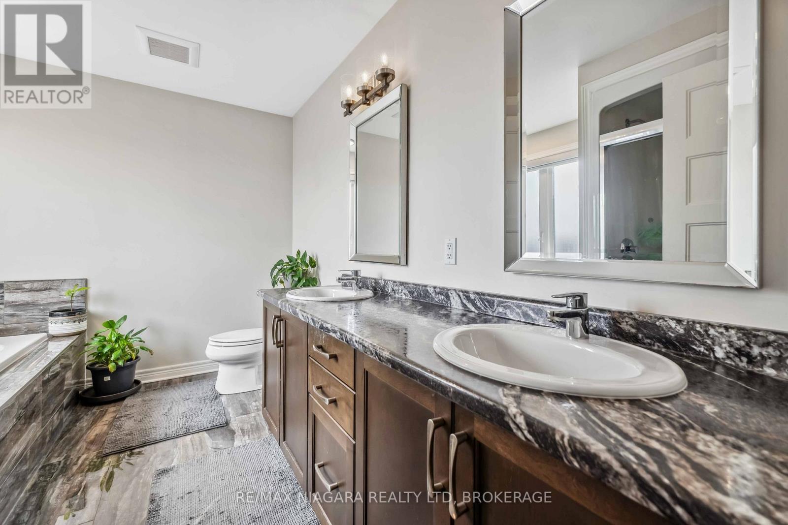 1 Hopkins Street, Thorold, Ontario  L2V 0E6 - Photo 24 - X12077843
