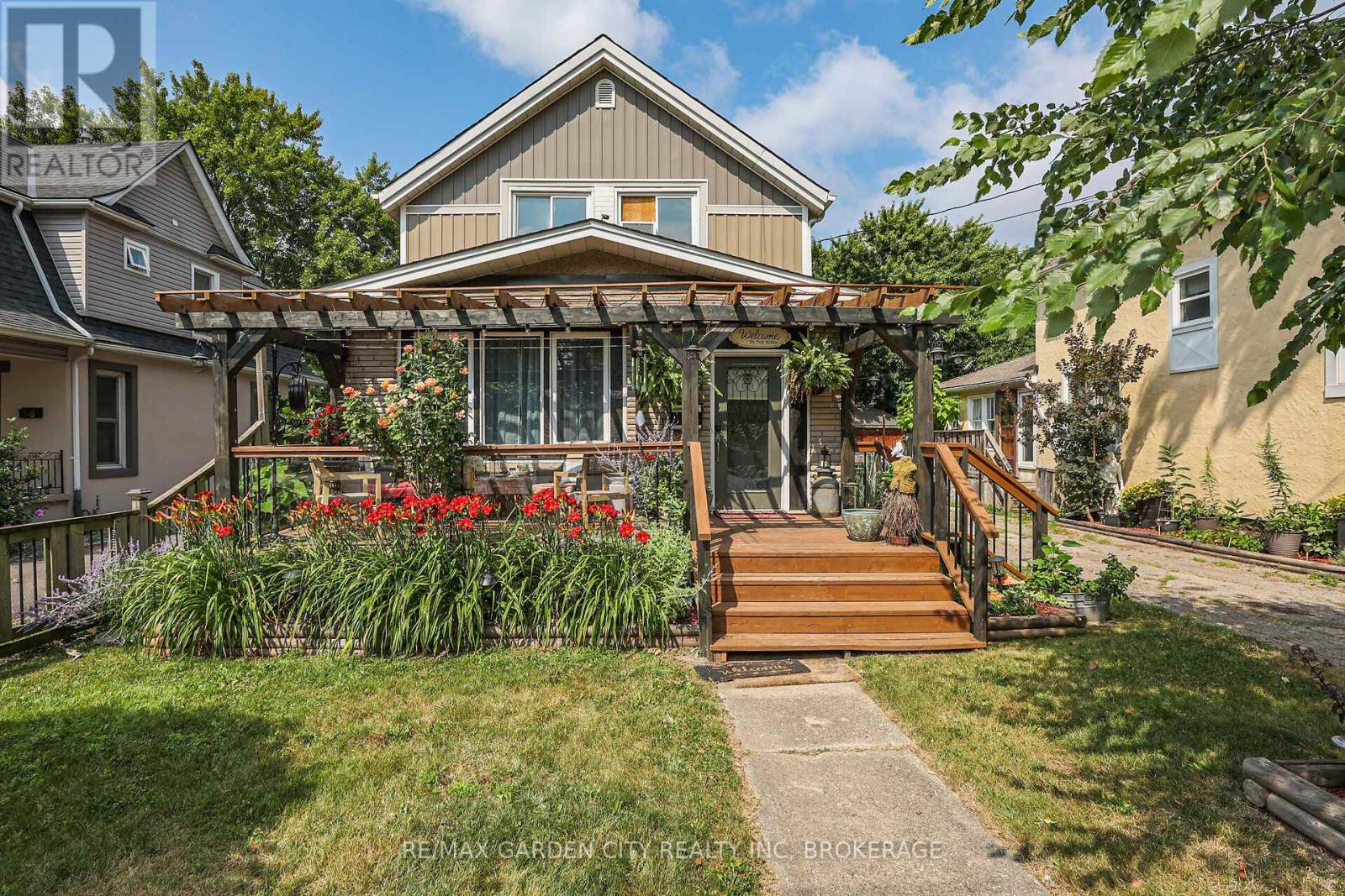 543 King Street, Welland, Ontario  L3B 3K9 - Photo 1 - X12077900