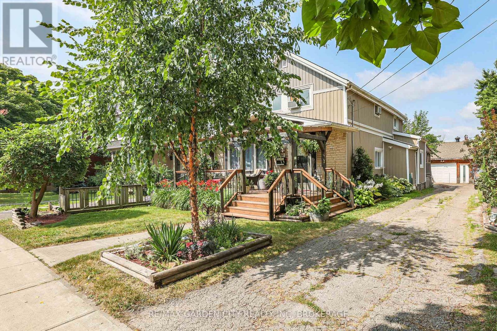 543 King Street, Welland, Ontario  L3B 3K9 - Photo 2 - X12077900