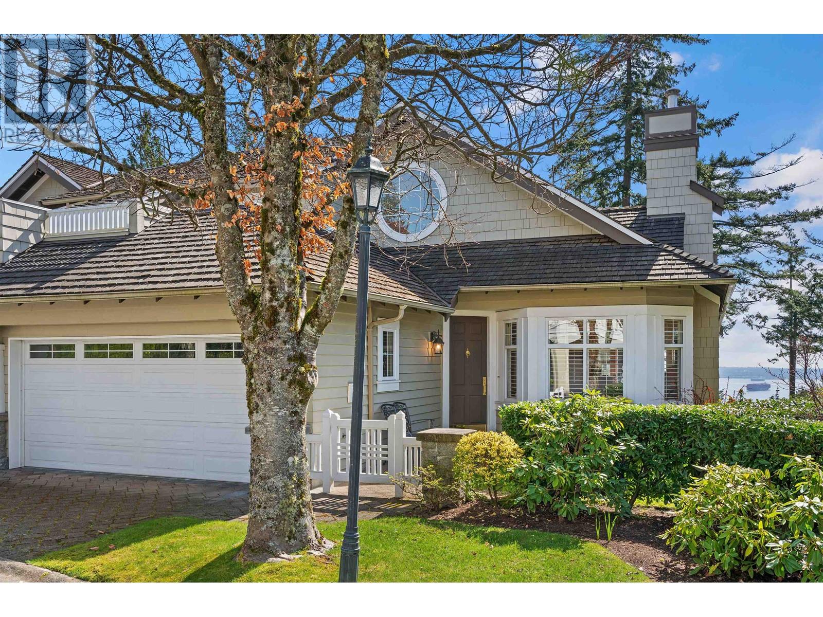 4 5110 Alderfeild Place, West Vancouver, British Columbia  V7W 2W7 - Photo 1 - R2989348