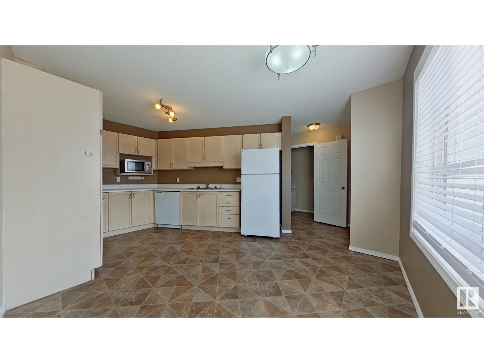 Property at #116 603 Youville DR E NW image 5