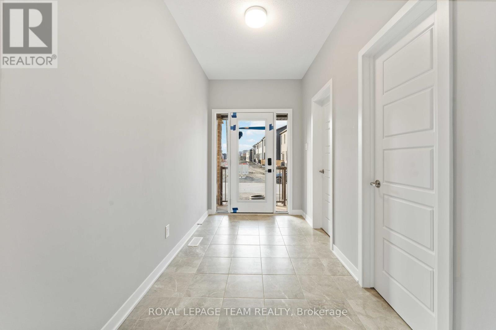 Property at 667 FENWICK WAY E image 2