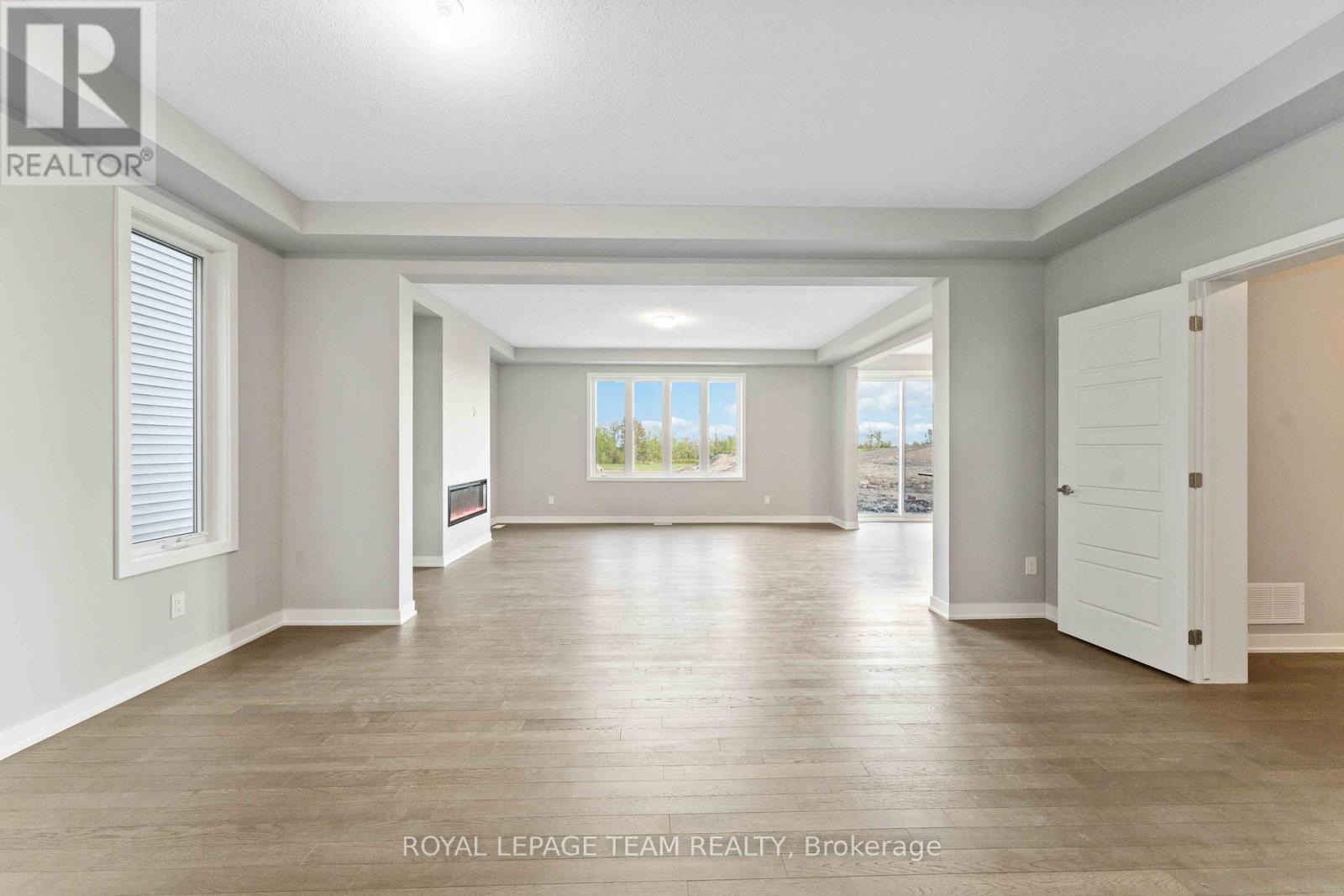 Property at 667 FENWICK WAY E image 4