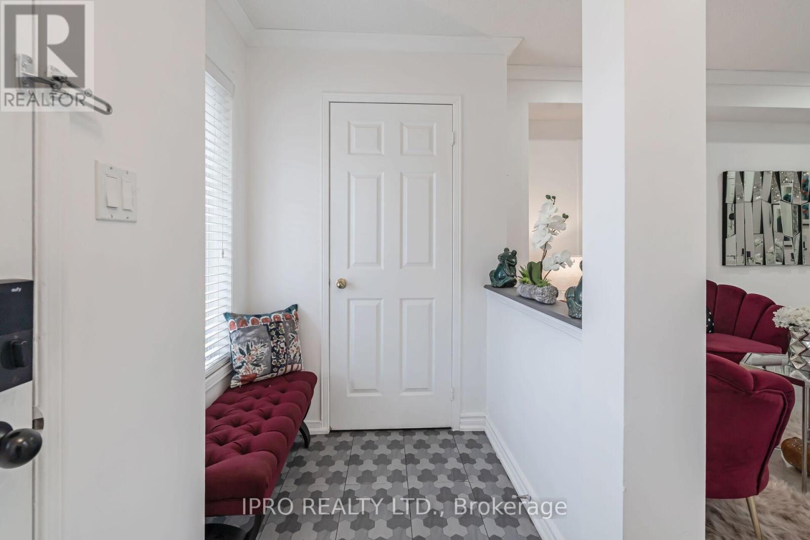 Property at 16 DONLEVY CRESCENT image 4