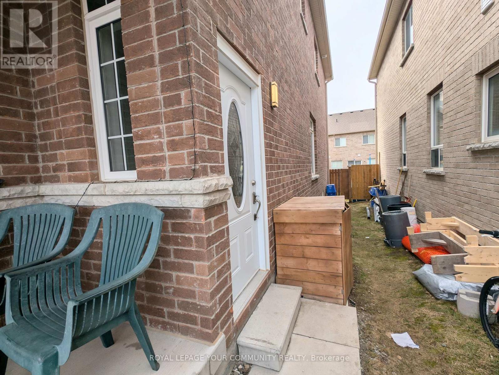 88 Bramsey Street, Georgina, Ontario  L0E 1R0 - Photo 3 - N12077860