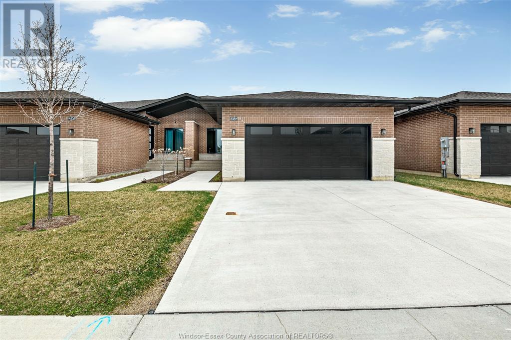 Property at 658 LILY MAC BOULEVARD image 2
