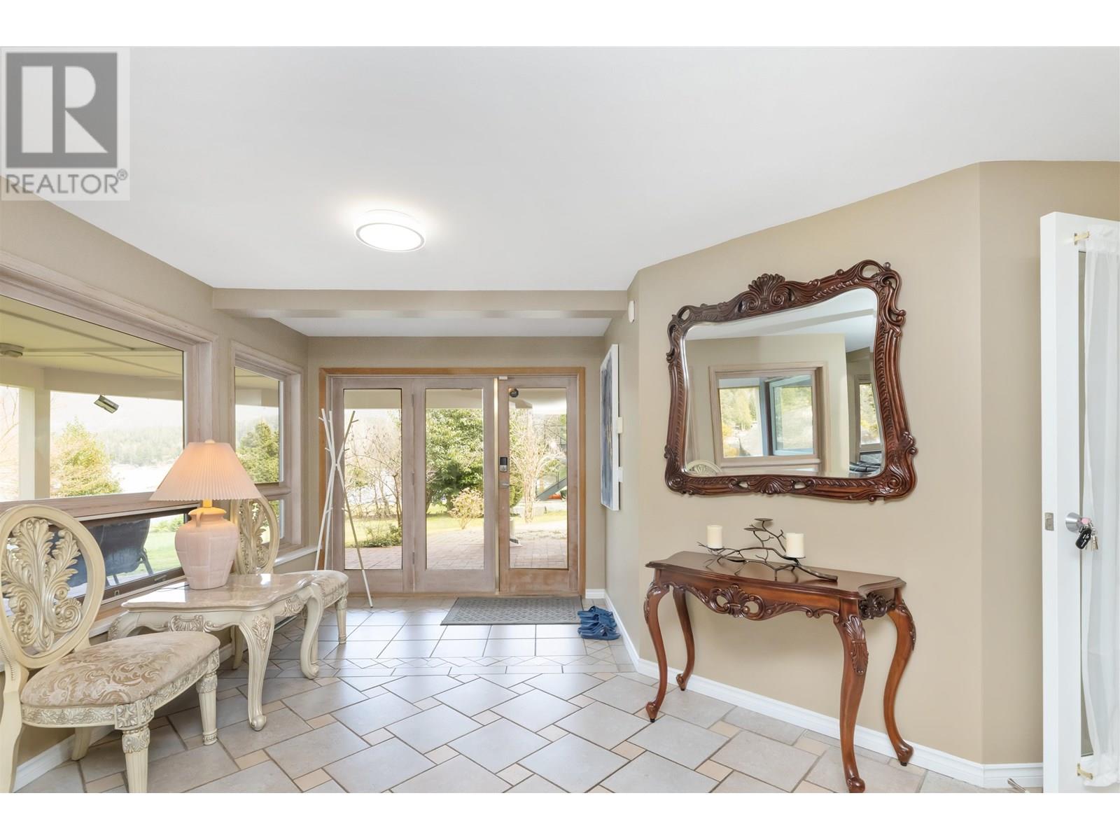 12879-12881 Sunshine Coast Highway, Madeira Park, British Columbia  V0N 2H1 - Photo 21 - R2988205