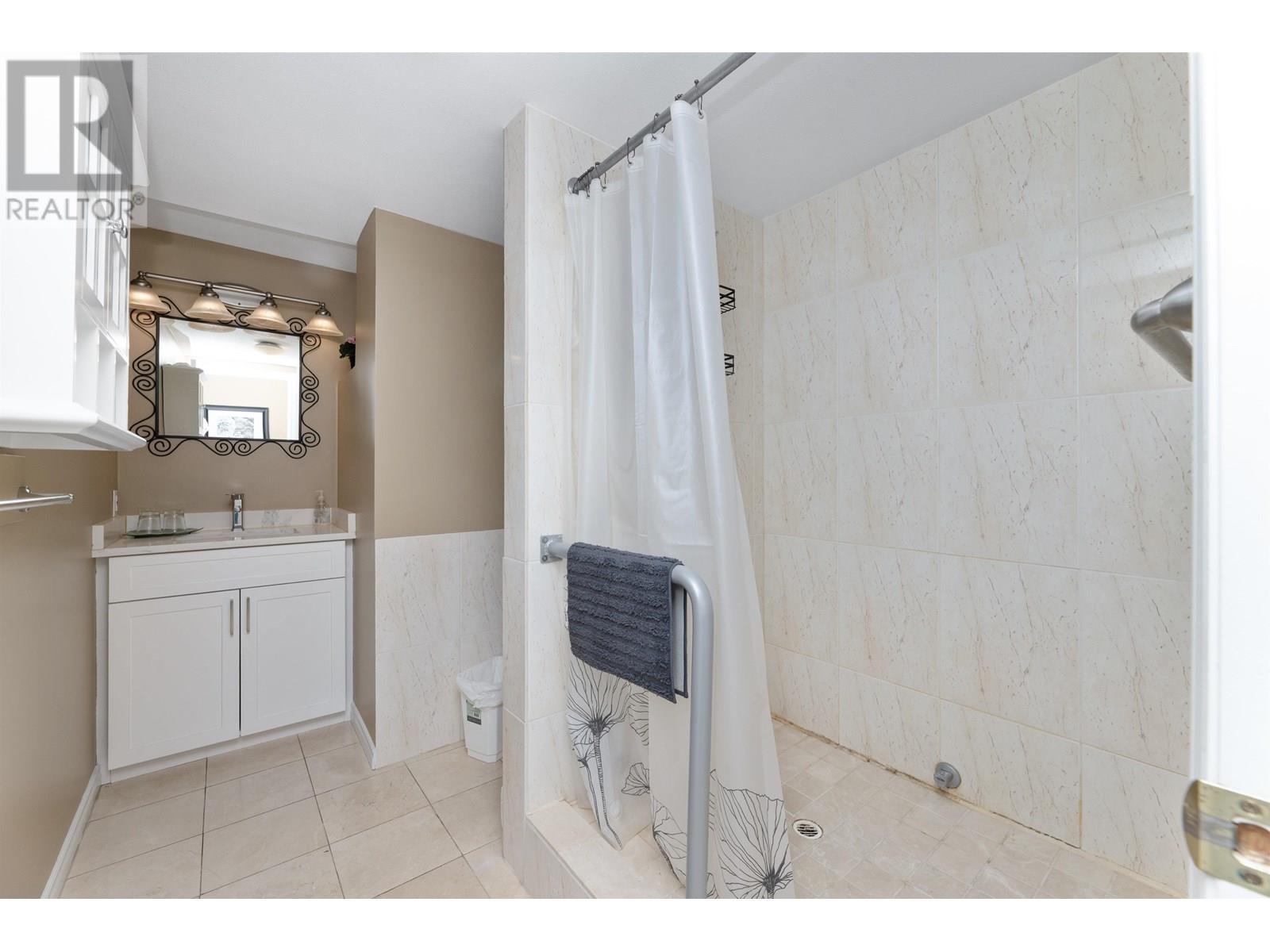 12879-12881 Sunshine Coast Highway, Madeira Park, British Columbia  V0N 2H1 - Photo 34 - R2988205