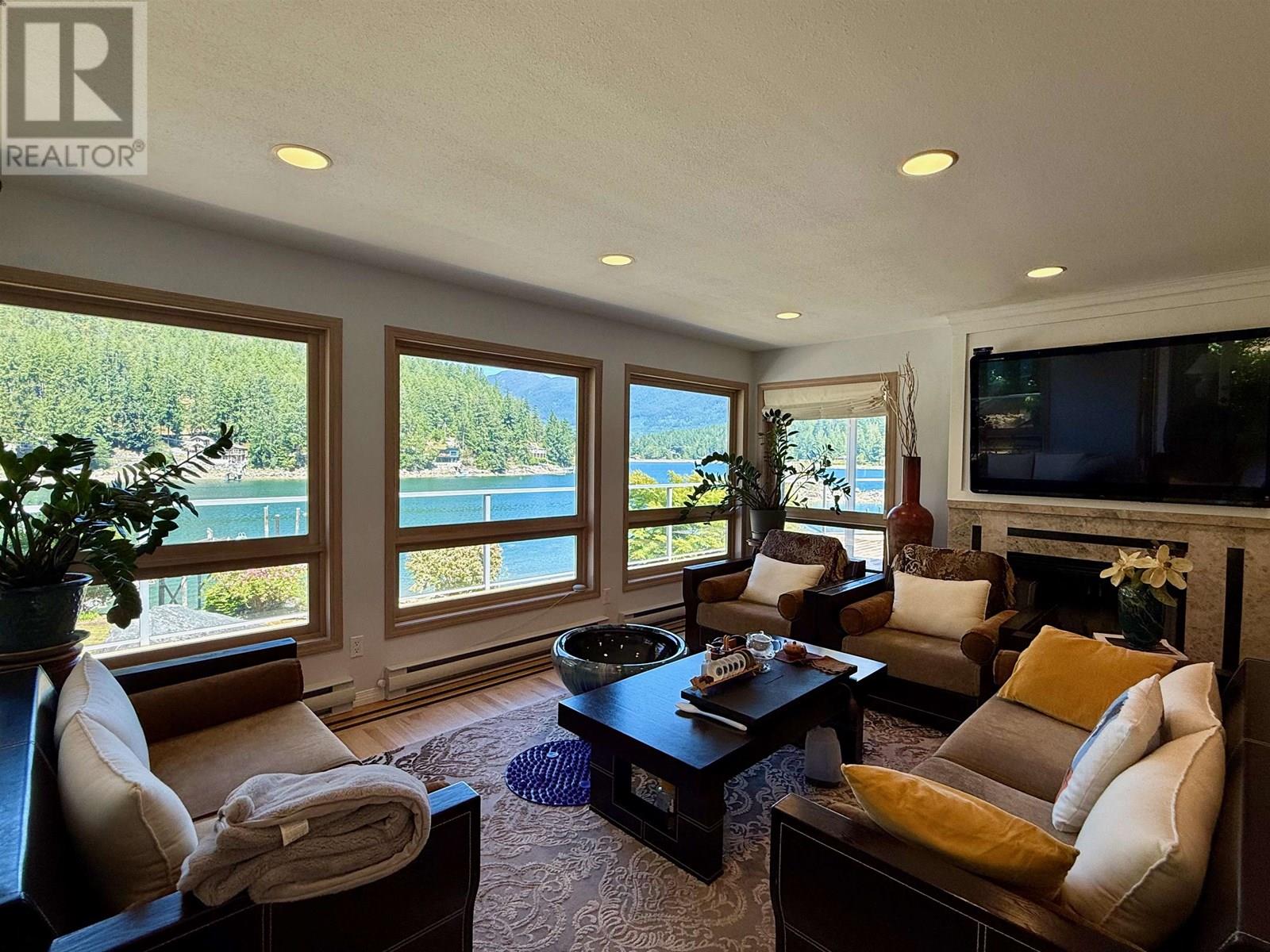 12879-12881 Sunshine Coast Highway, Madeira Park, British Columbia  V0N 2H1 - Photo 13 - R2988205