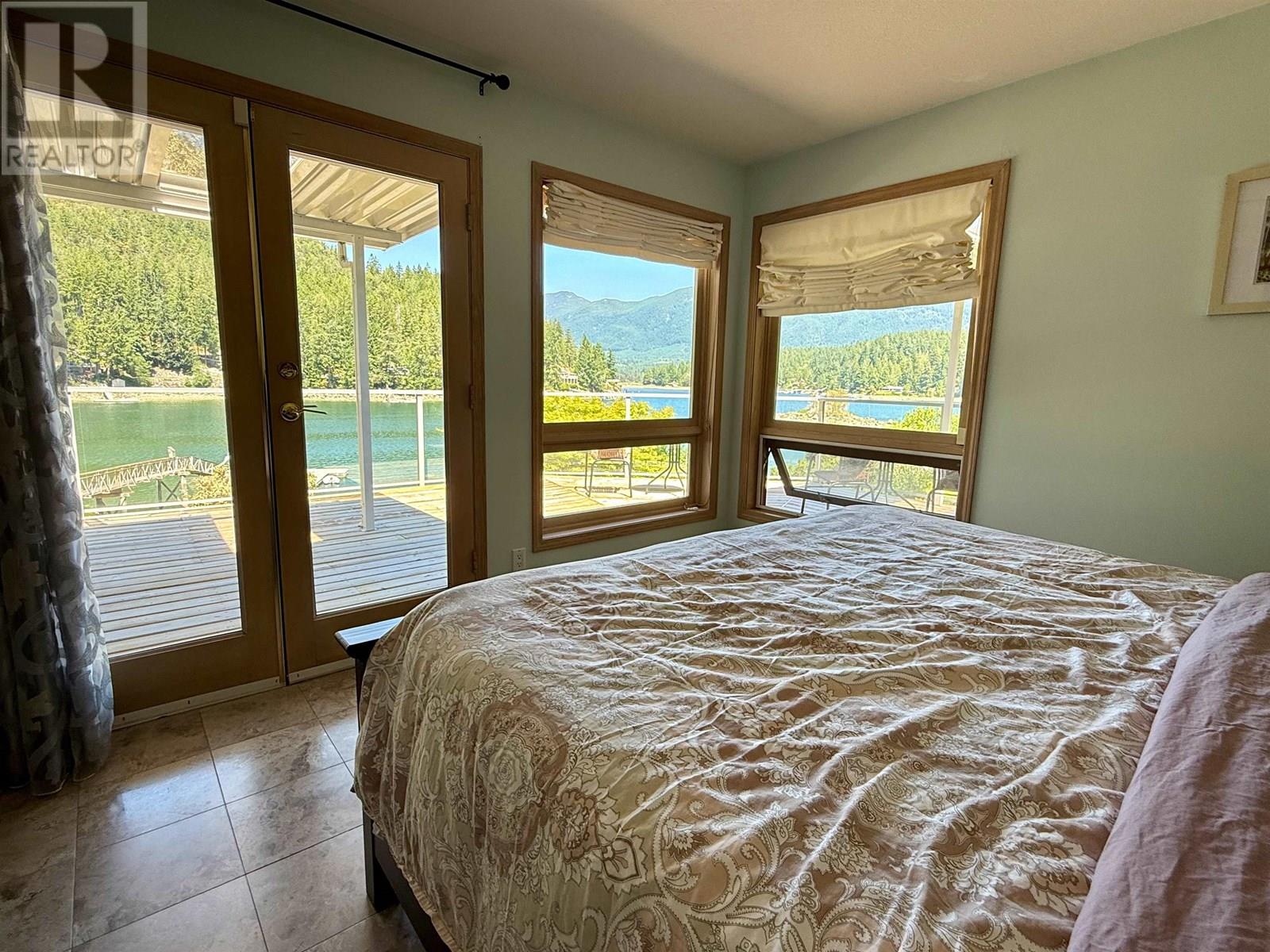 12879-12881 Sunshine Coast Highway, Madeira Park, British Columbia  V0N 2H1 - Photo 16 - R2988205