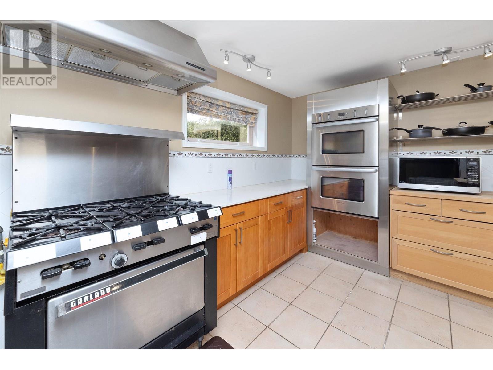 12879-12881 Sunshine Coast Highway, Madeira Park, British Columbia  V0N 2H1 - Photo 27 - R2988205