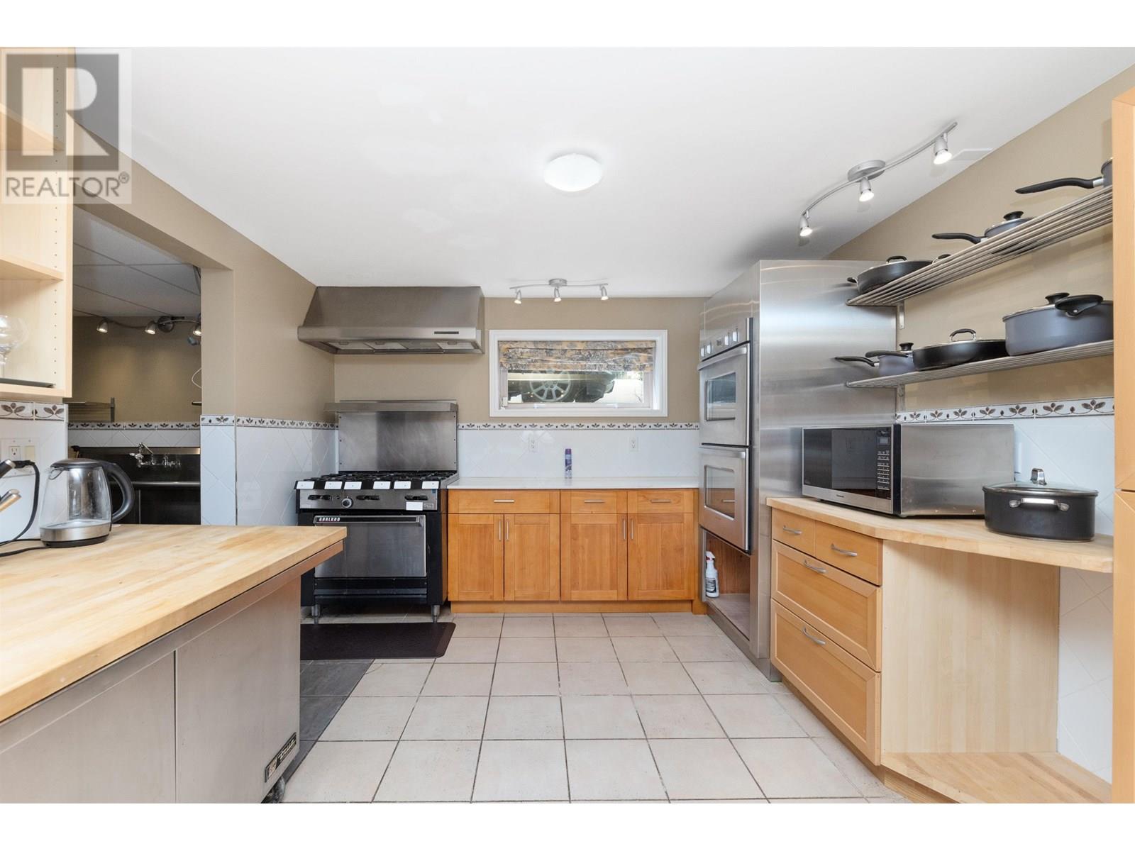 12879-12881 Sunshine Coast Highway, Madeira Park, British Columbia  V0N 2H1 - Photo 26 - R2988205